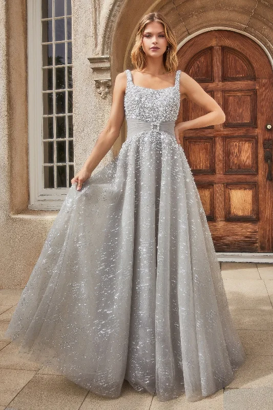 Enchanting Elegance: The Shimmering Gown of Opulence and Allure